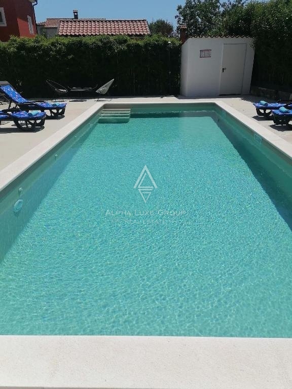 Villa moderna con piscina e vista mare a Poreč, Istria