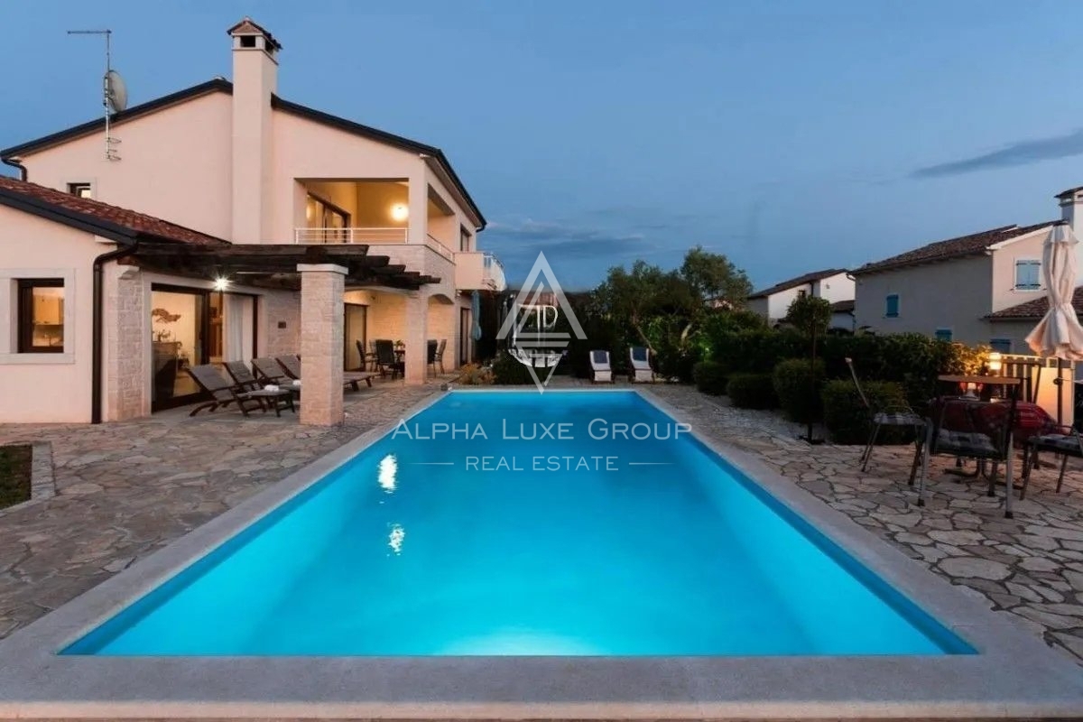 Poreč, Istria: Esclusiva villa con vista panoramica in vendita