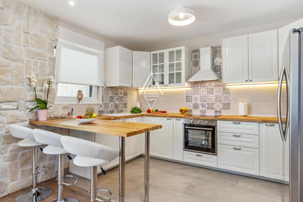 Bella casa con piscina e due appartamenti,, Opatija