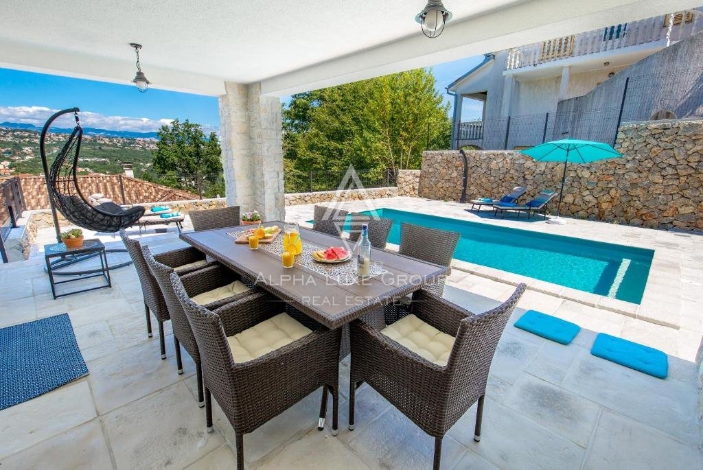 Bella casa con piscina e due appartamenti,, Opatija