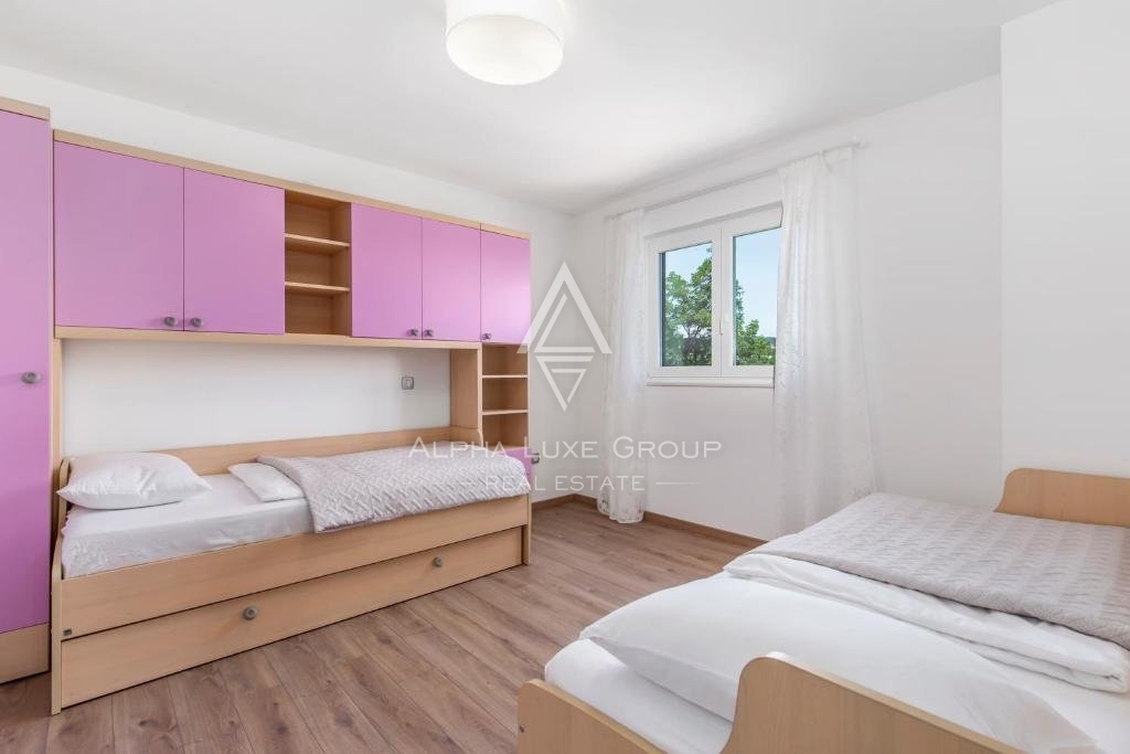 Bella casa con piscina e due appartamenti,, Opatija