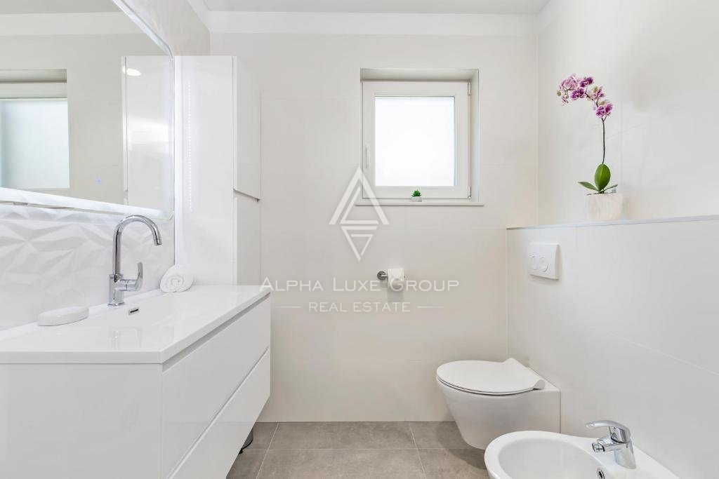 Bella casa con piscina e due appartamenti,, Opatija