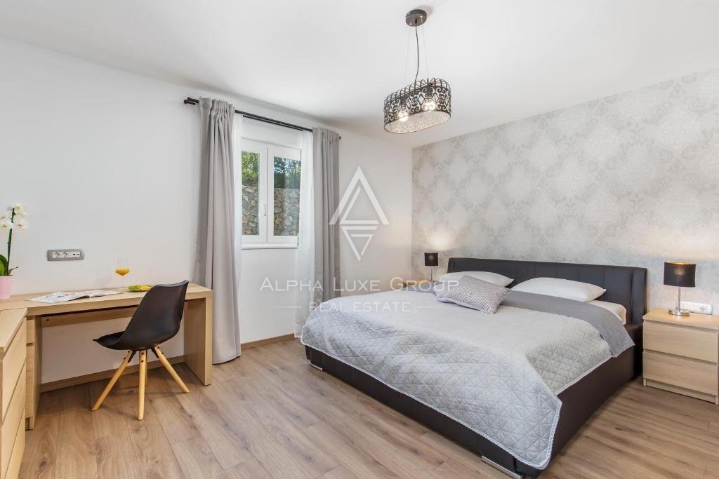 Bella casa con piscina e due appartamenti,, Opatija