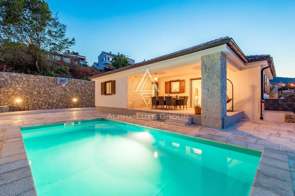 Bella casa con piscina e due appartamenti,, Opatija