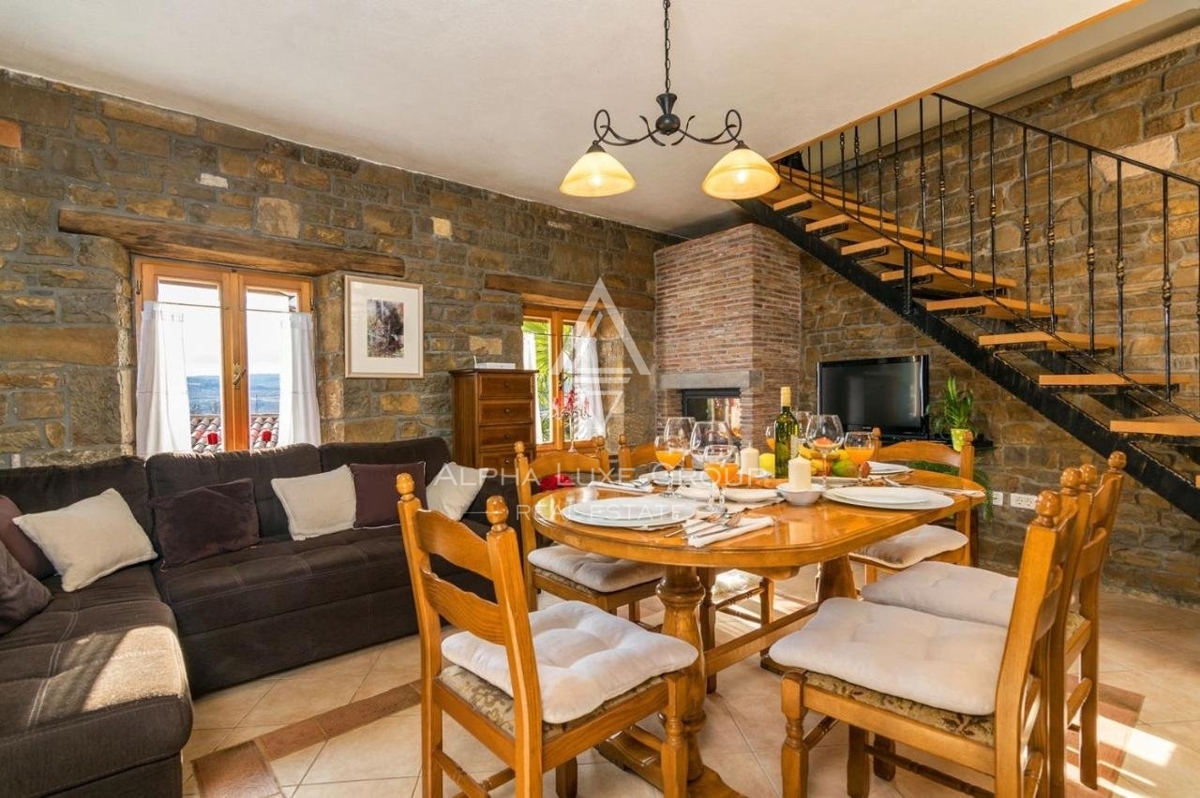 Due case in pietra d'Istria con vista sulle colline circostanti, Portole, Istria