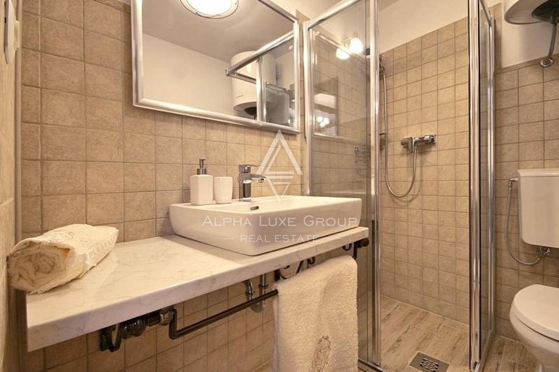 Due case in pietra d'Istria con vista sulle colline circostanti, Portole, Istria