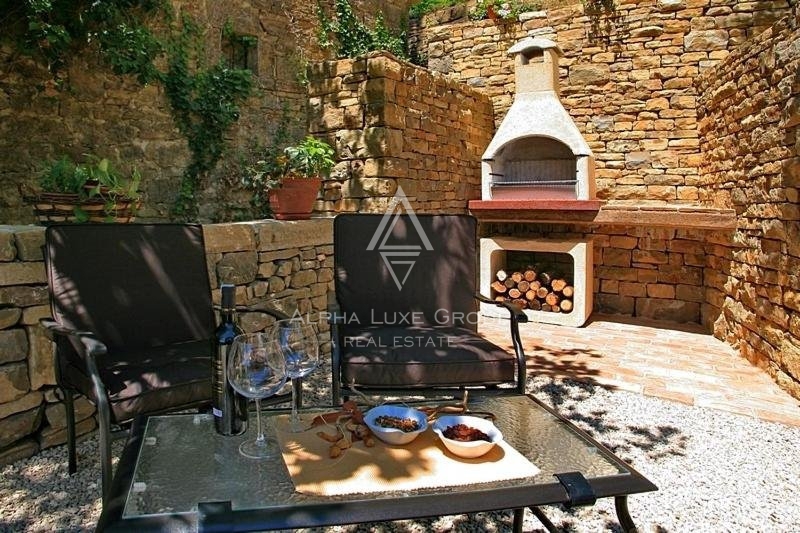 Due case in pietra d'Istria con vista sulle colline circostanti, Portole, Istria