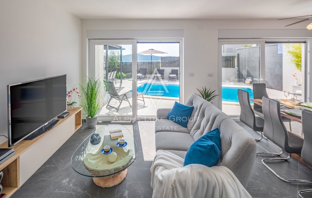 Casa vicino al mare con una bellissima vista sul mare e sulla piscina, Istria, Medulin