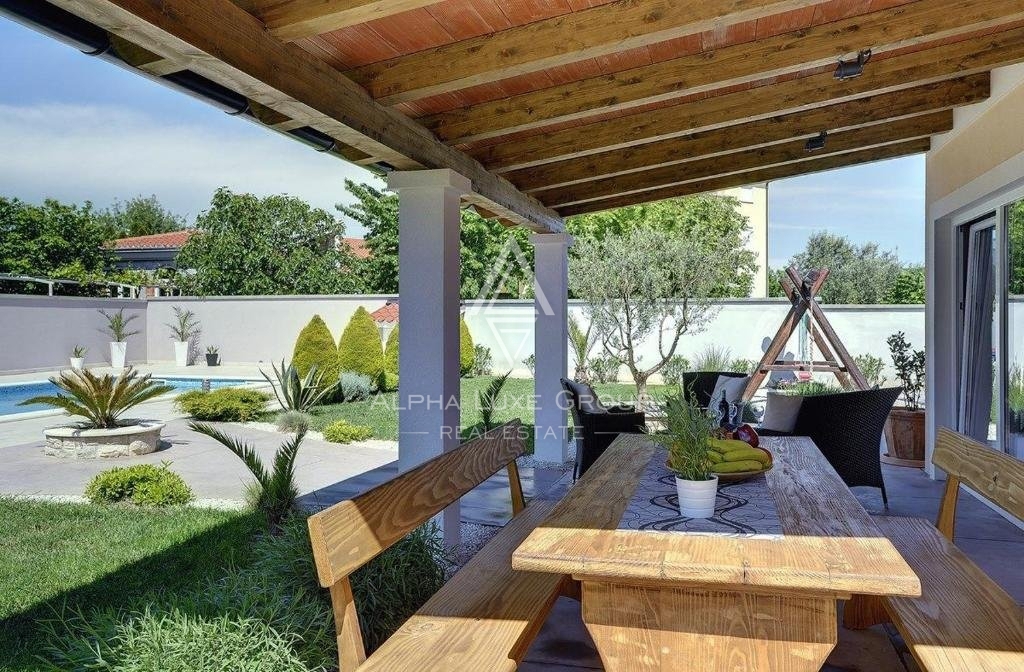 Casa con giardino da favola e piscina vicino al mare, Istria, Medullin