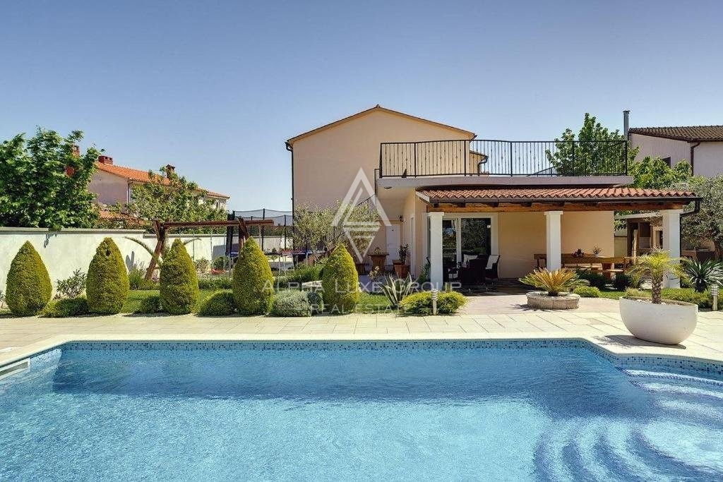 Casa con giardino da favola e piscina vicino al mare, Istria, Medullin