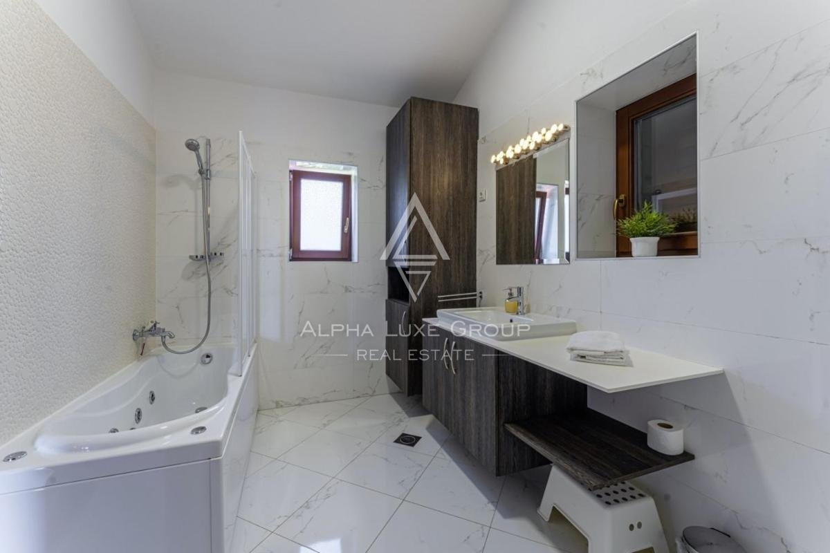 Splendida villa in pietra con piscina e vista panoramica, Istria, Parenzo