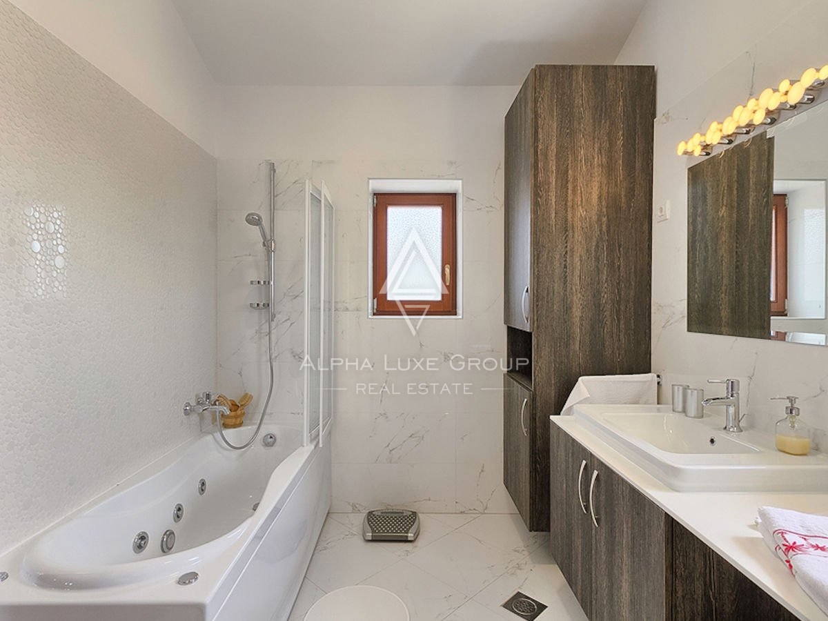 Splendida villa in pietra con piscina e vista panoramica, Istria, Parenzo