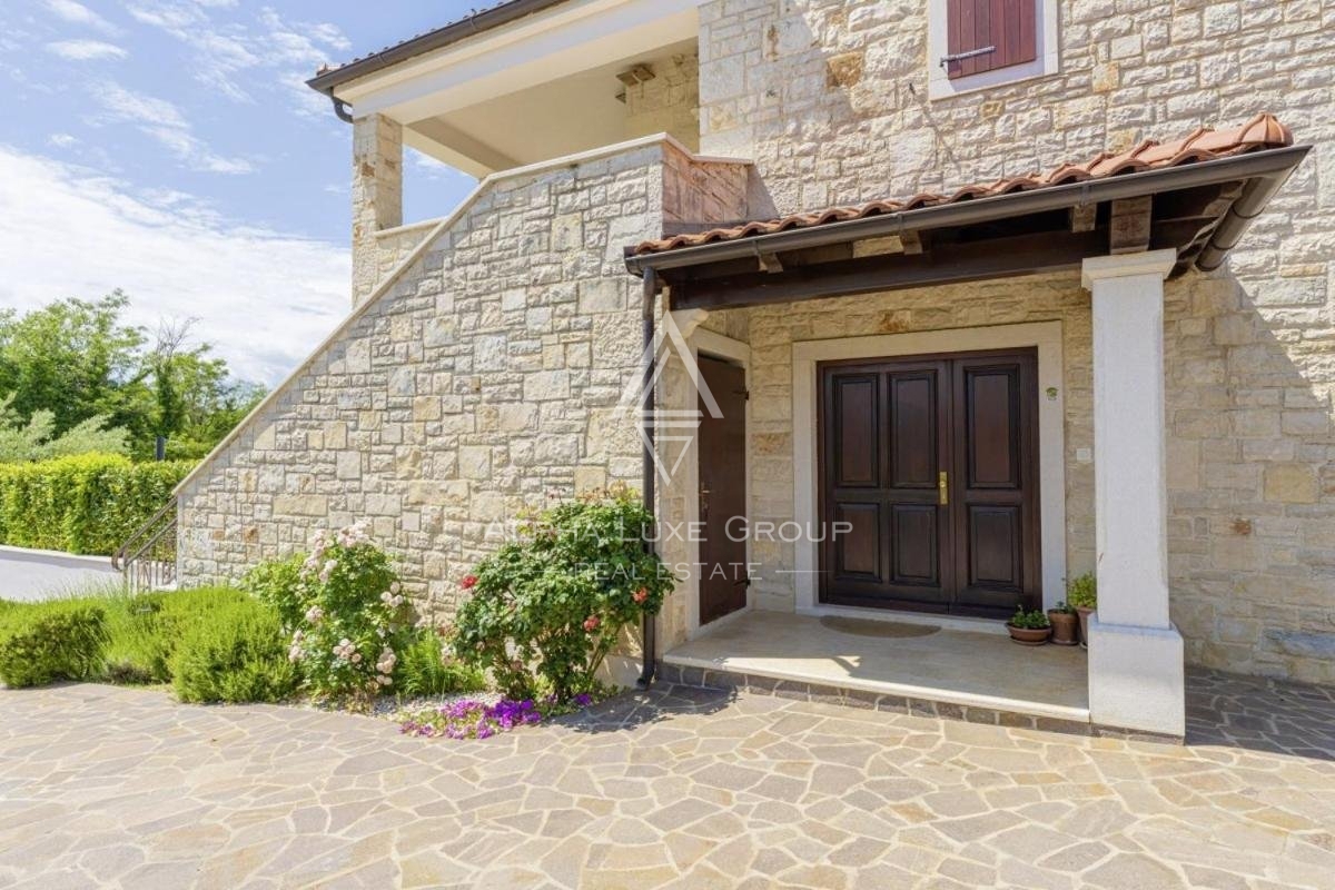 Splendida villa in pietra con piscina e vista panoramica, Istria, Parenzo