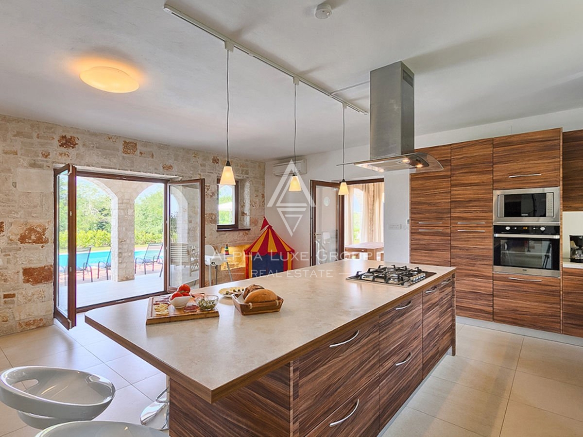 Splendida villa in pietra con piscina e vista panoramica, Istria, Parenzo