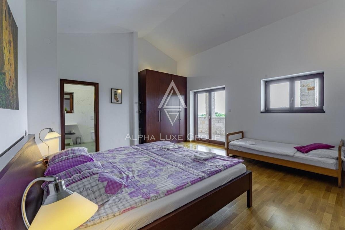 Splendida villa in pietra con piscina e vista panoramica, Istria, Parenzo