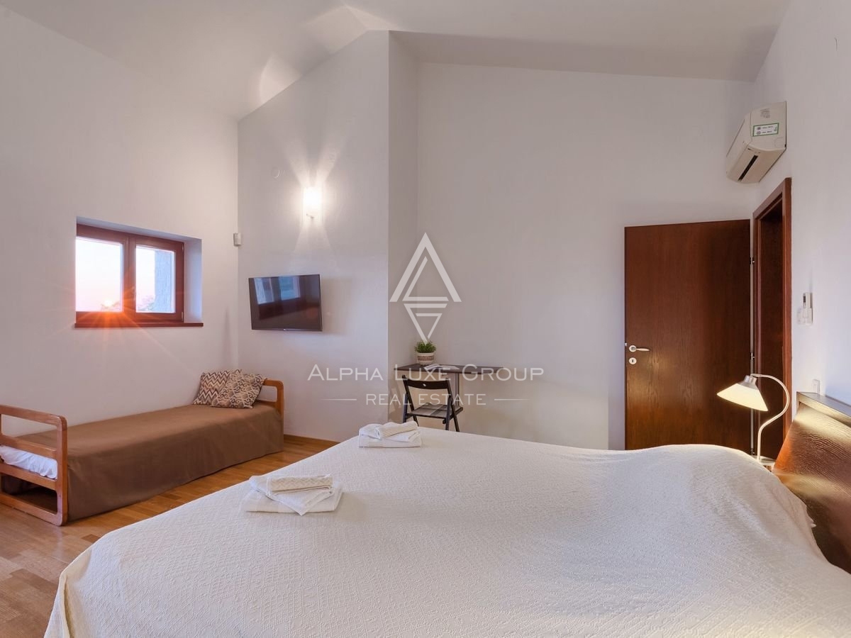 Splendida villa in pietra con piscina e vista panoramica, Istria, Parenzo