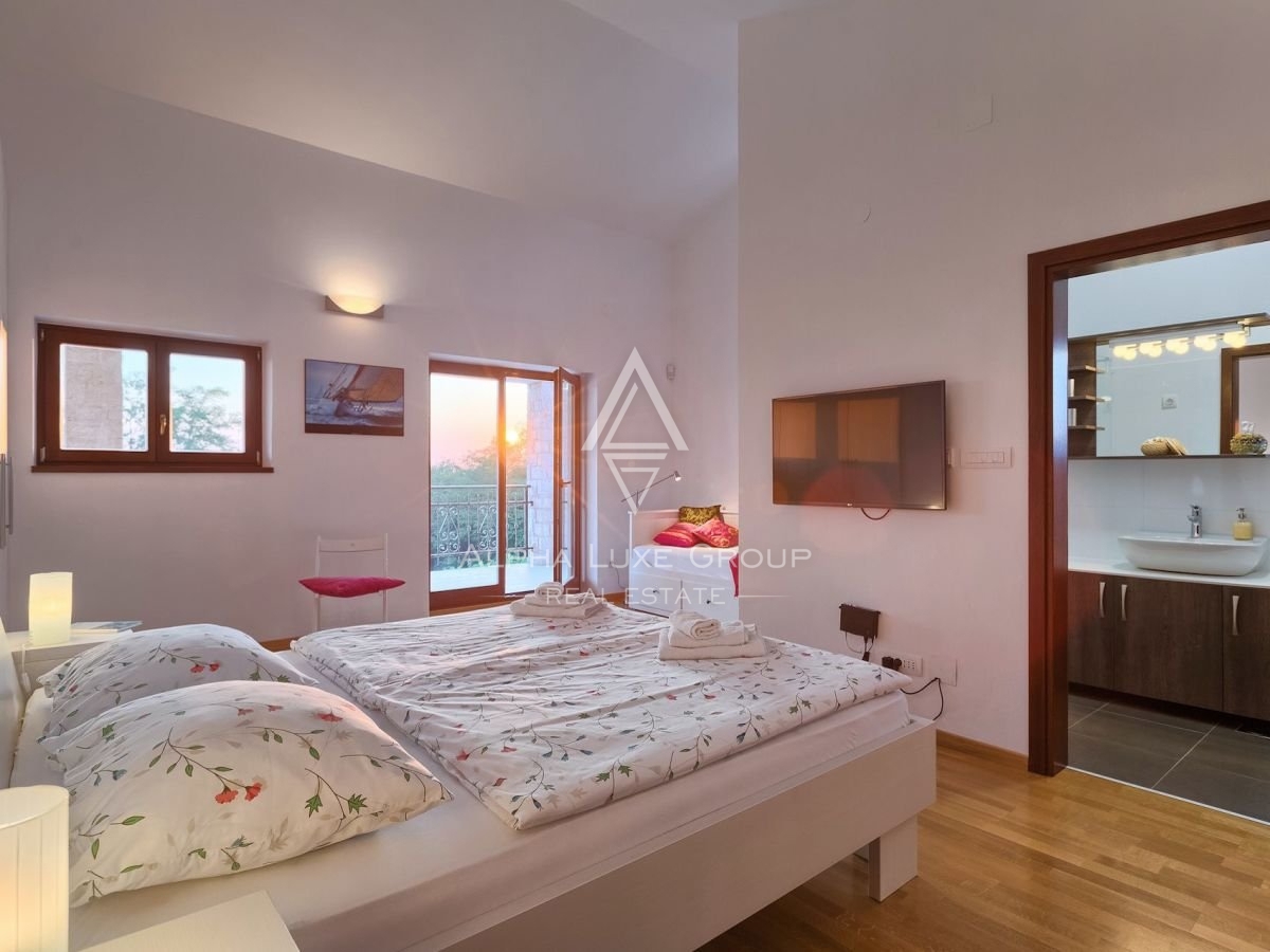 Splendida villa in pietra con piscina e vista panoramica, Istria, Parenzo
