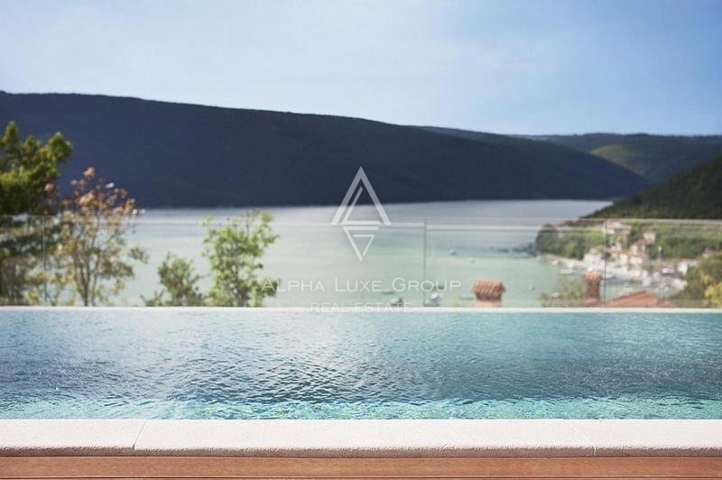 Labin Villa moderna con piscina e vista aperta