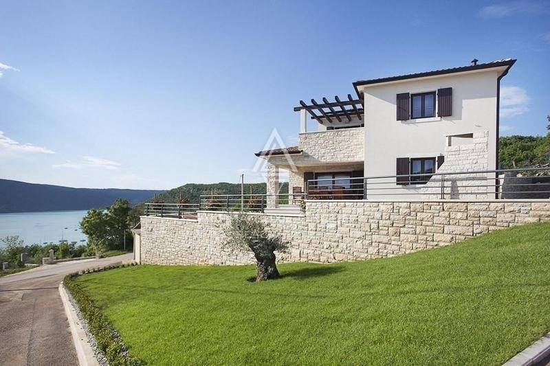 Labin Villa moderna con piscina e vista aperta
