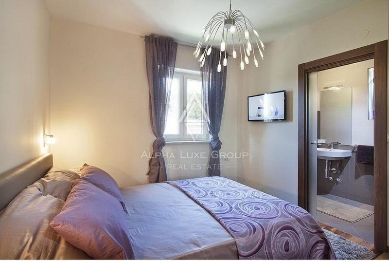 Labin Villa moderna con piscina e vista aperta