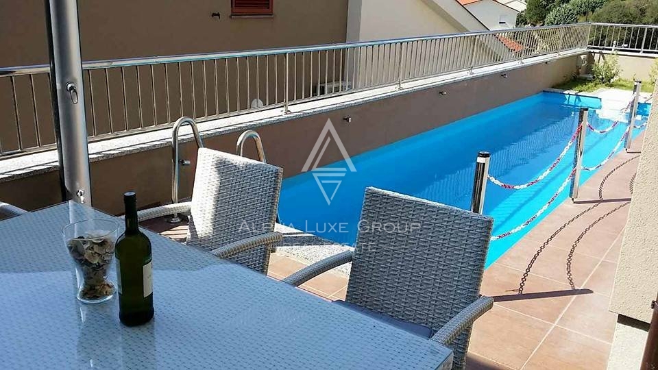 RAB, PALIT, DUE VILLE DI LUSSO CON PISCINE VICINO AL CENTRO!