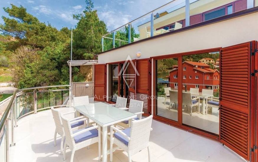 RAB, PALIT, DUE VILLE DI LUSSO CON PISCINE VICINO AL CENTRO!