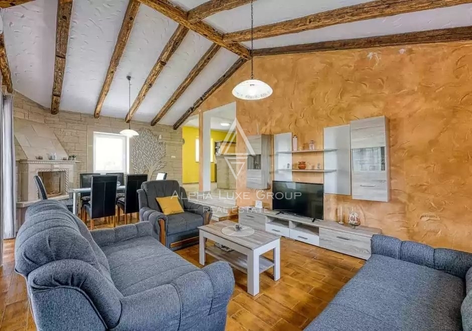 Istria, Poreč: Affascinante casa in pietra con piscina in vendita