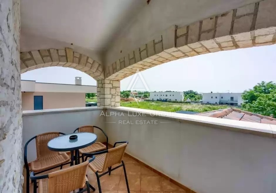 Istria, Poreč: Affascinante casa in pietra con piscina in vendita