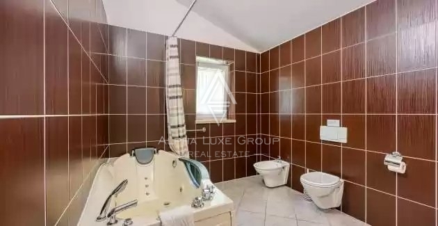 Istria, Poreč: Affascinante casa in pietra con piscina in vendita