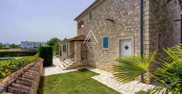 Istria, Poreč: Affascinante casa in pietra con piscina in vendita
