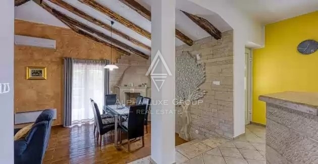 Istria, Poreč: Affascinante casa in pietra con piscina in vendita