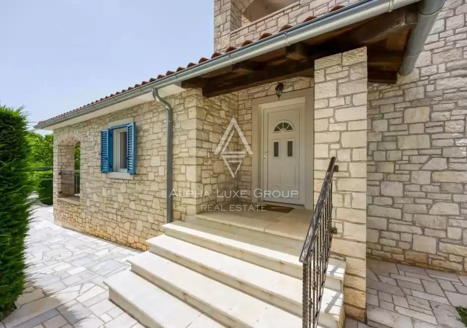 Istria, Poreč: Affascinante casa in pietra con piscina in vendita