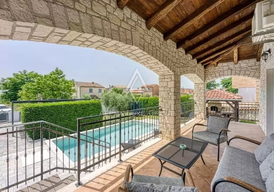 Istria, Poreč: Affascinante casa in pietra con piscina in vendita