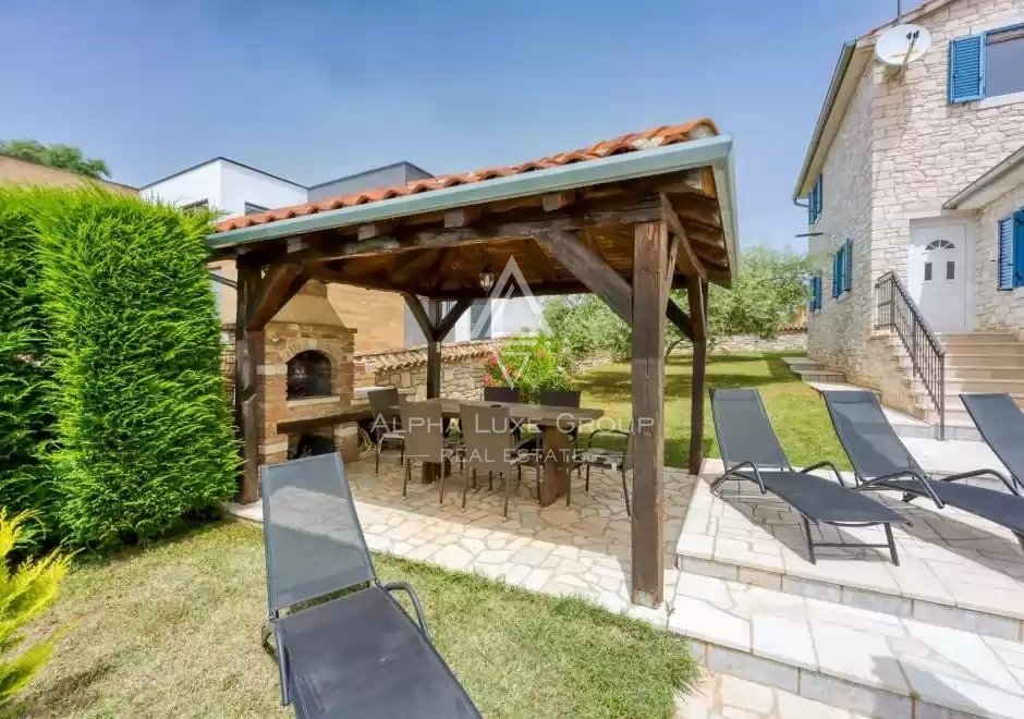 Istria, Poreč: Affascinante casa in pietra con piscina in vendita