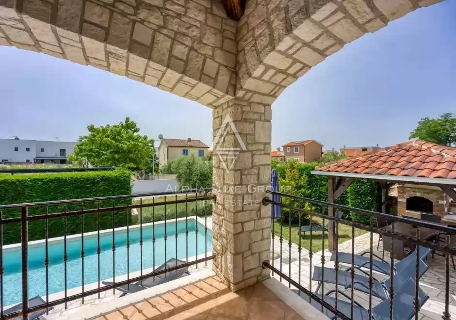 Istria, Poreč: Affascinante casa in pietra con piscina in vendita