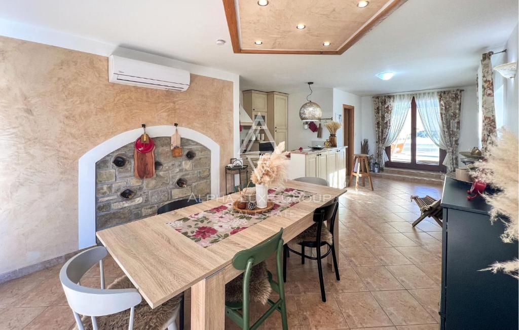 Lupoglav, Istria – Casa in pietra con piscina