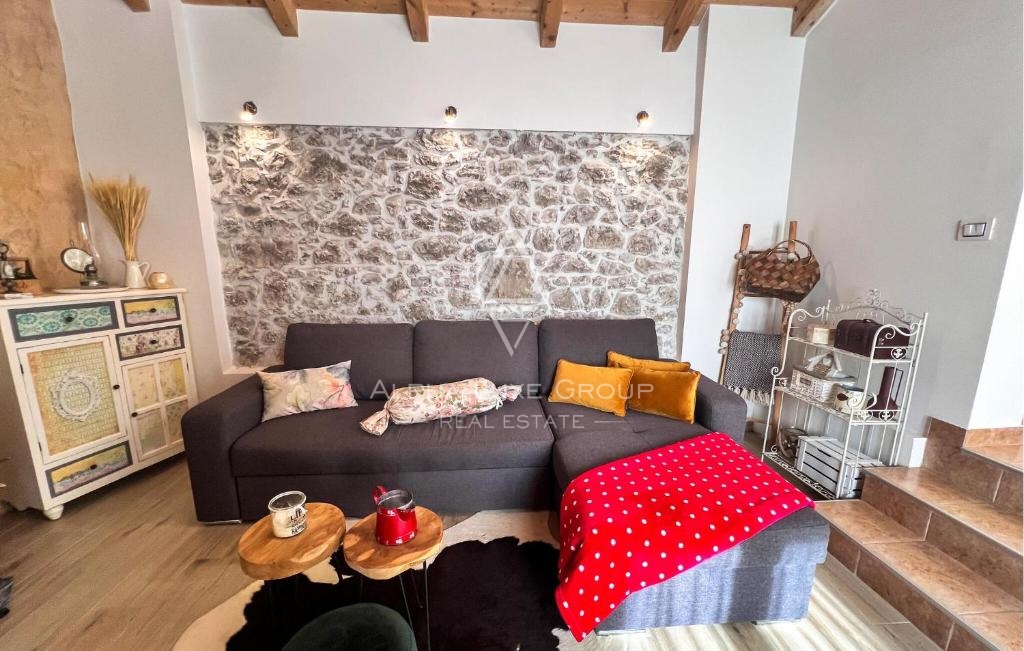 Lupoglav, Istria – Casa in pietra con piscina