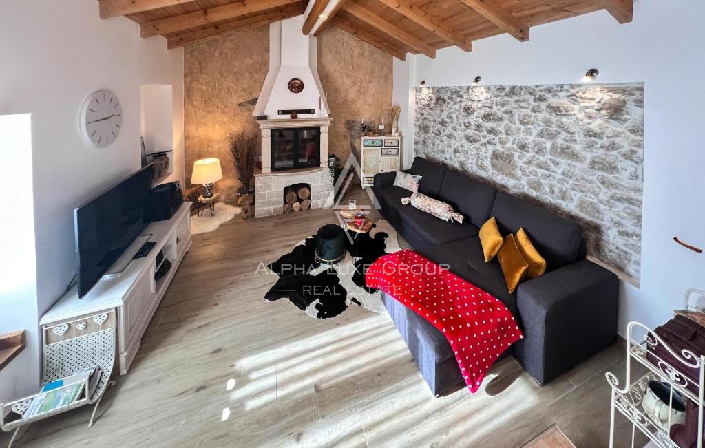 Lupoglav, Istria – Casa in pietra con piscina