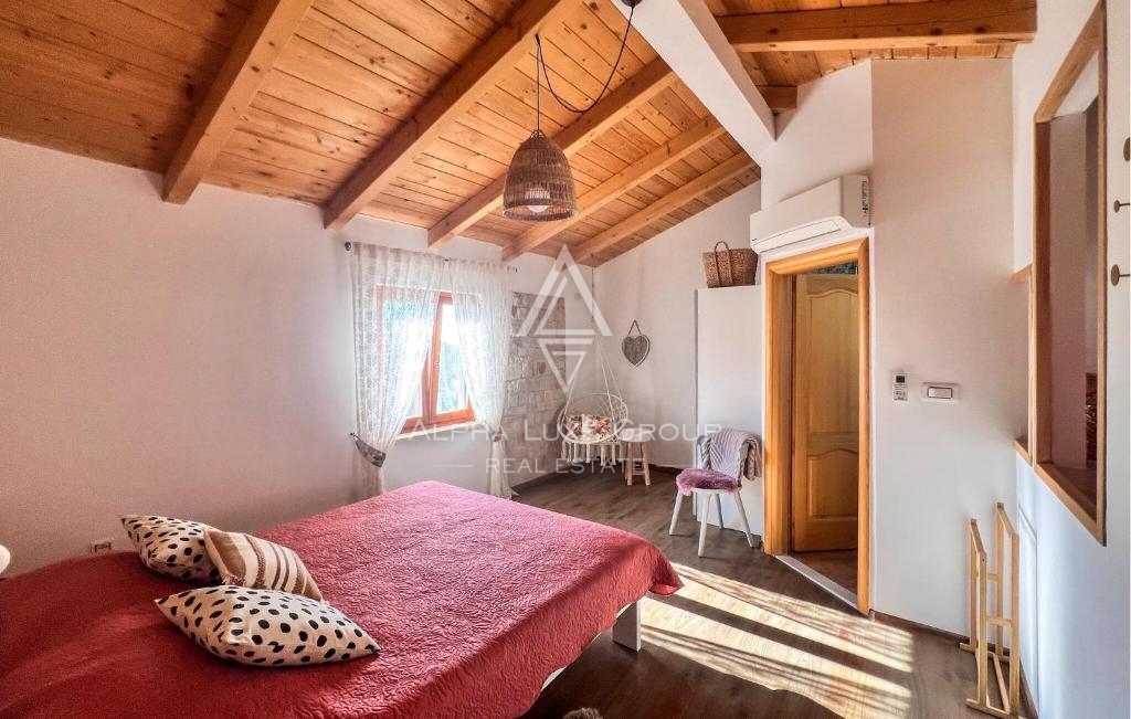 Lupoglav, Istria – Casa in pietra con piscina