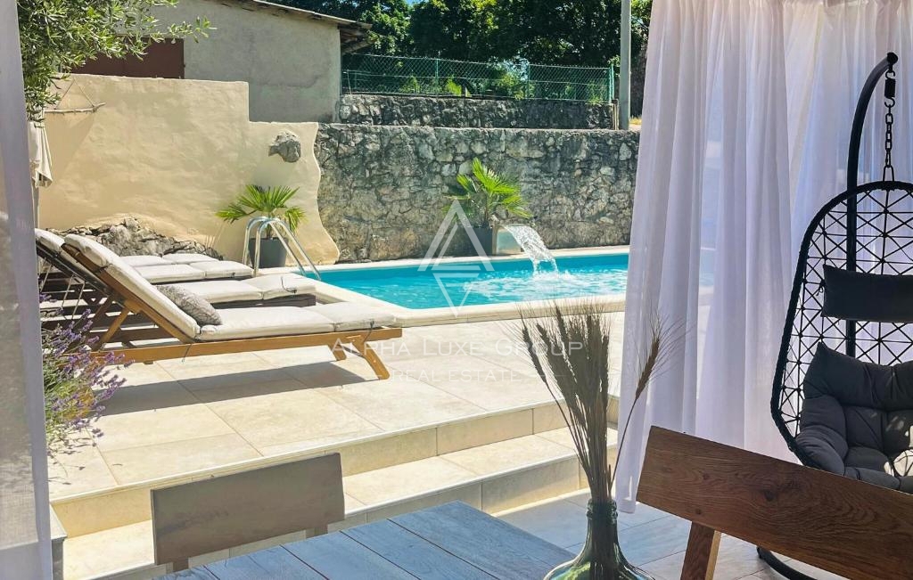 Lupoglav, Istria – Casa in pietra con piscina