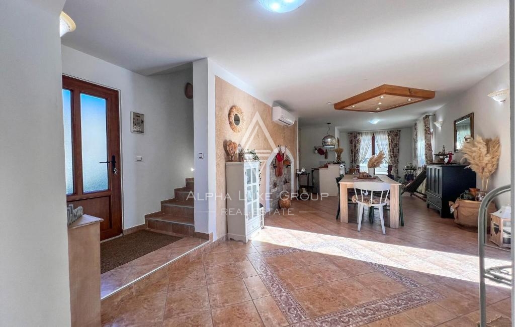 Lupoglav, Istria – Casa in pietra con piscina