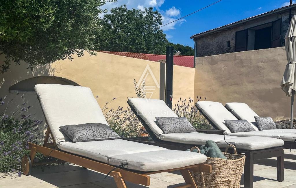 Lupoglav, Istria – Casa in pietra con piscina