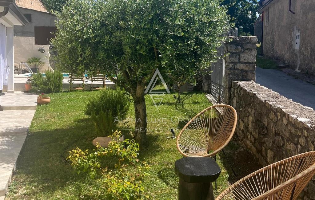 Lupoglav, Istria – Casa in pietra con piscina