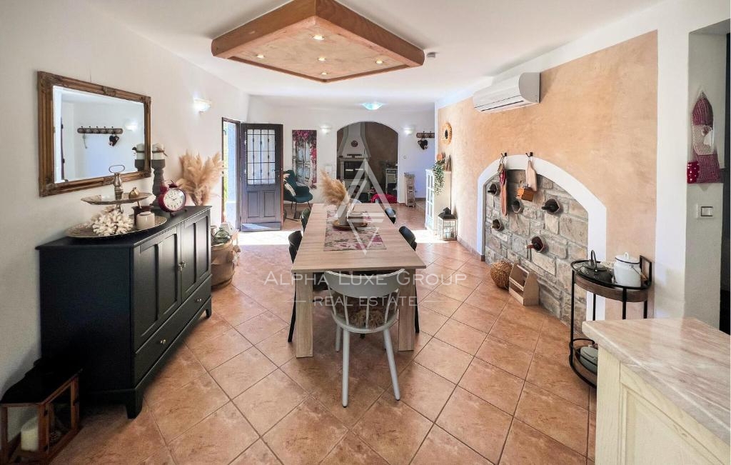 Lupoglav, Istria – Casa in pietra con piscina