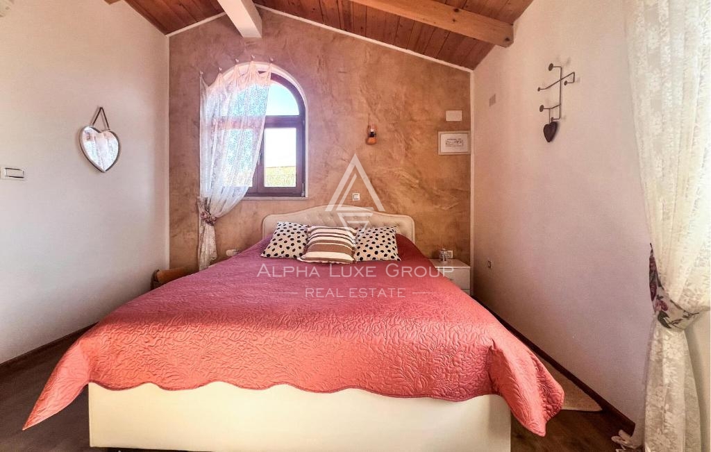 Lupoglav, Istria – Casa in pietra con piscina