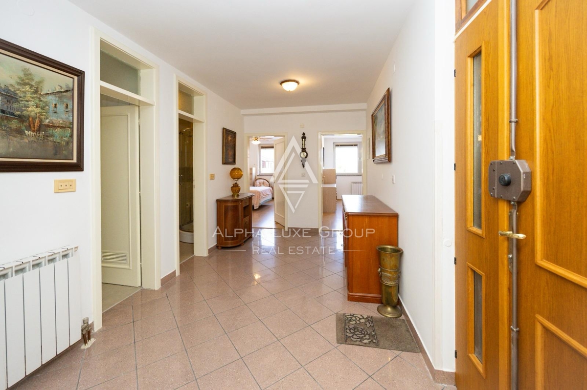 Pola, Istria: Ampio appartamento arredato in vendita