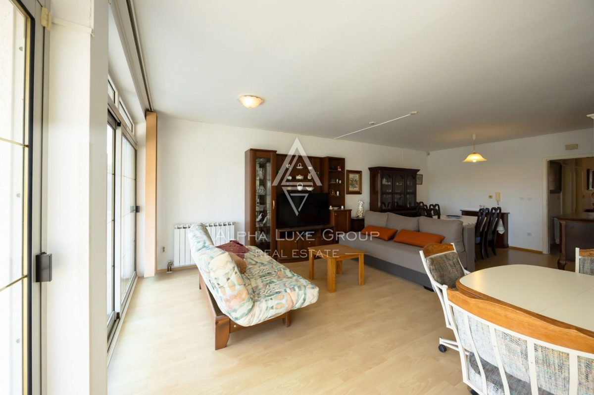 Pola, Istria: Ampio appartamento arredato in vendita