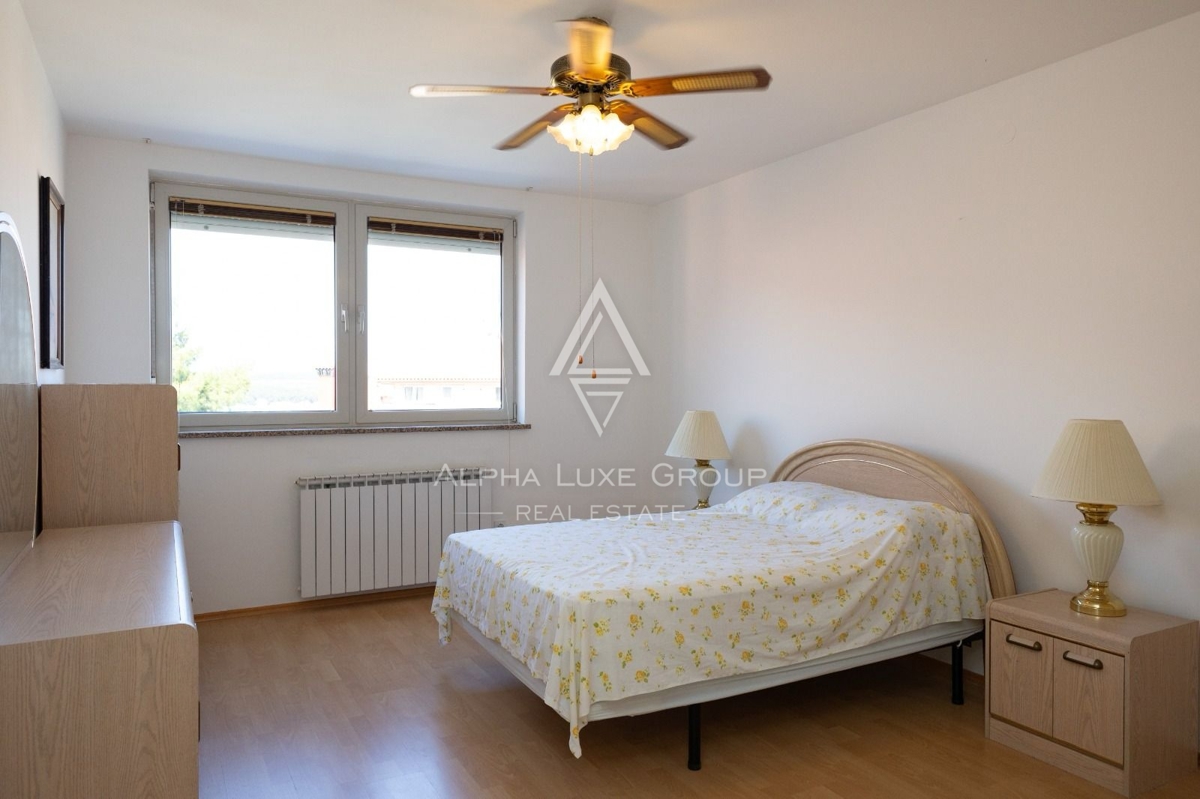 Pola, Istria: Ampio appartamento arredato in vendita