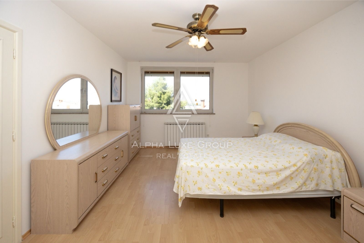 Pola, Istria: Ampio appartamento arredato in vendita