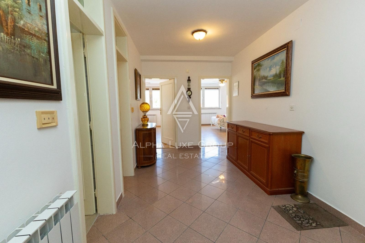 Pola, Istria: Ampio appartamento arredato in vendita